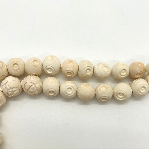 Vintage Carved Celluloid Bead Necklace With Floral & Swirl Designs In Cream Ivor - Picture 6 of 12
